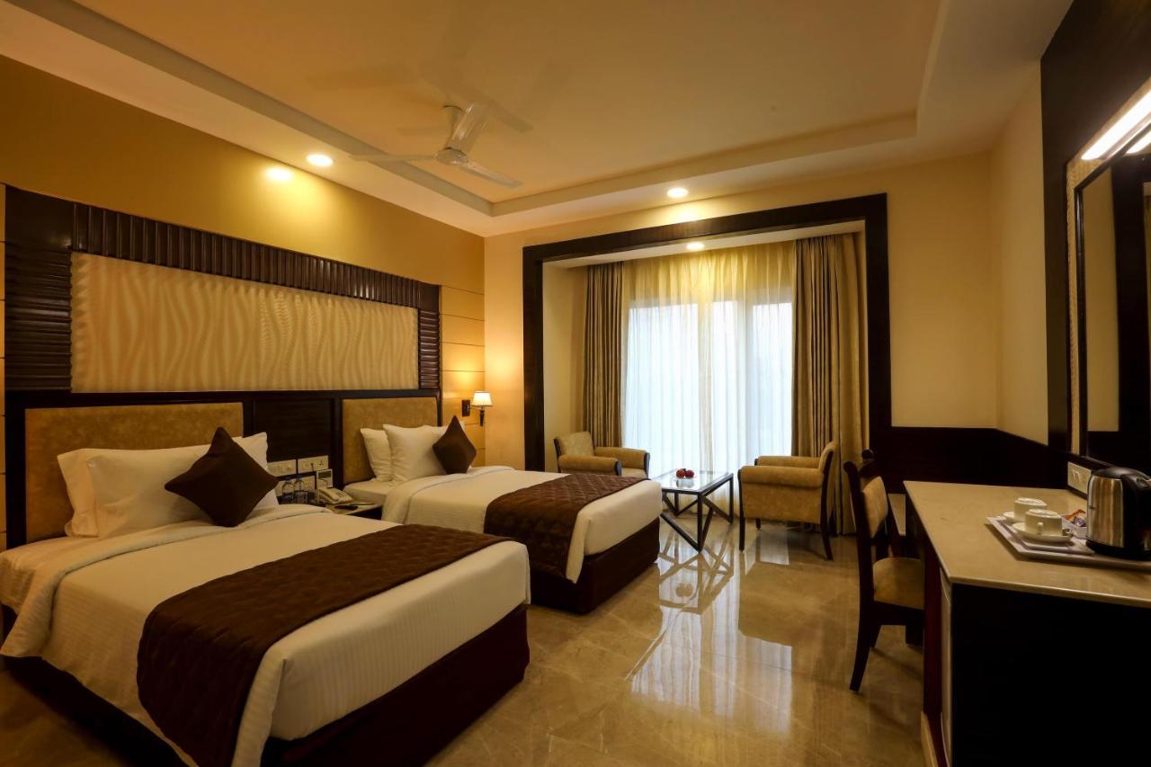 Hotel Aadithya Chennai Exterior photo